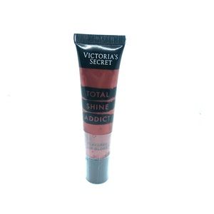 Total Shine Addict
Lip Shine 
.46 oz
Color - Flame
